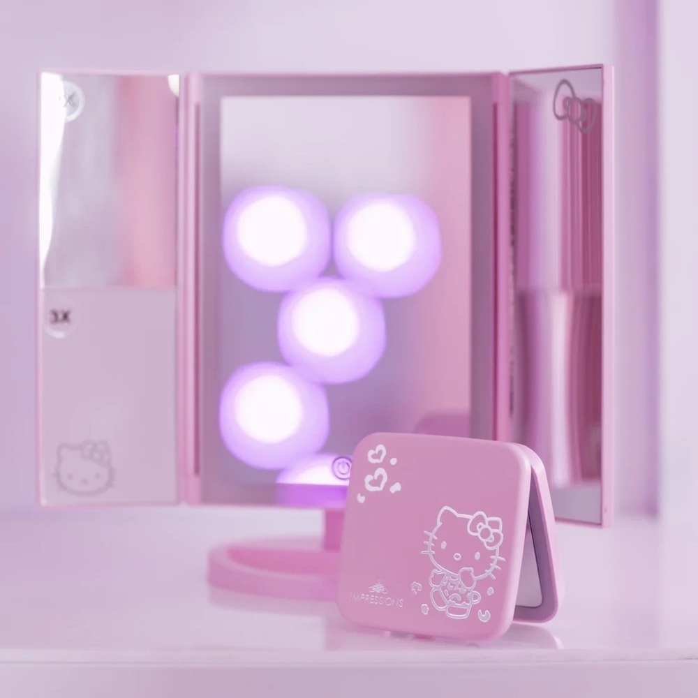 Hello Kitty® Supercute Trifold + Compact Bundle - Picture 2 of 2